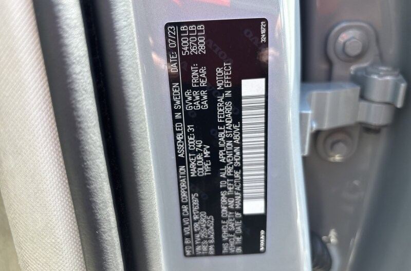 2024 Volvo Plus Dark