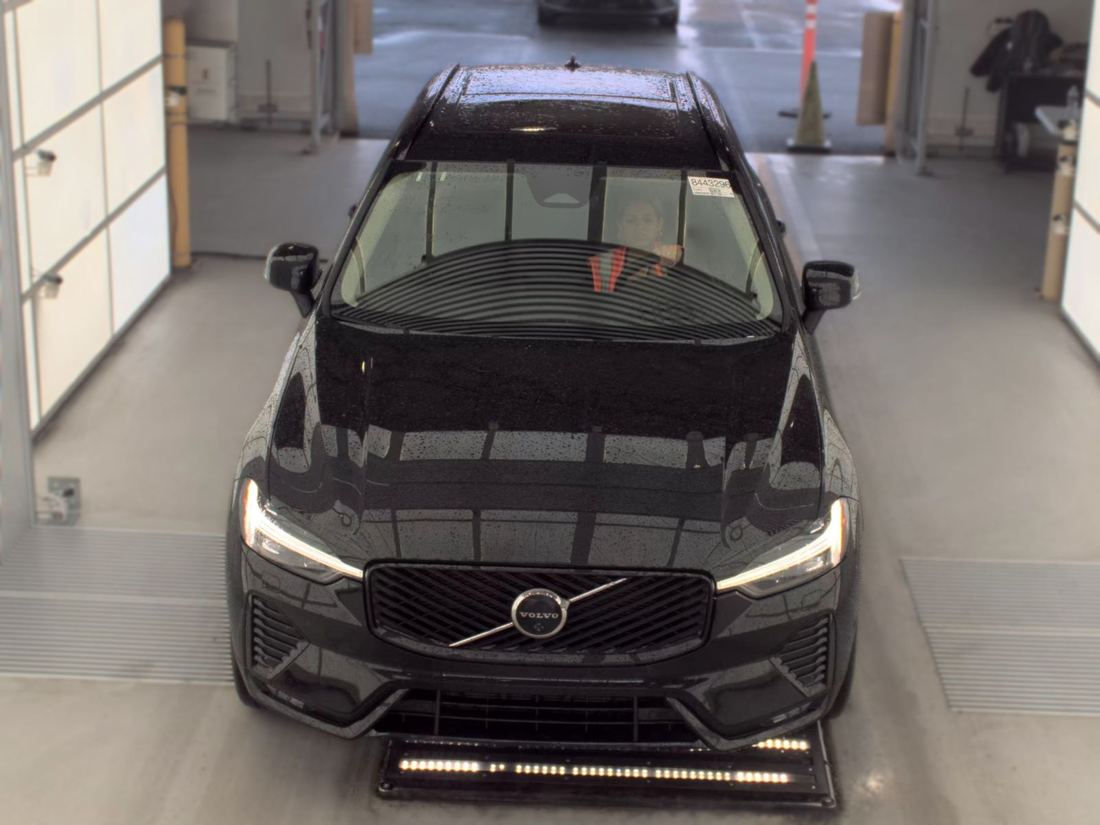 2026 Volvo Ultra Dark