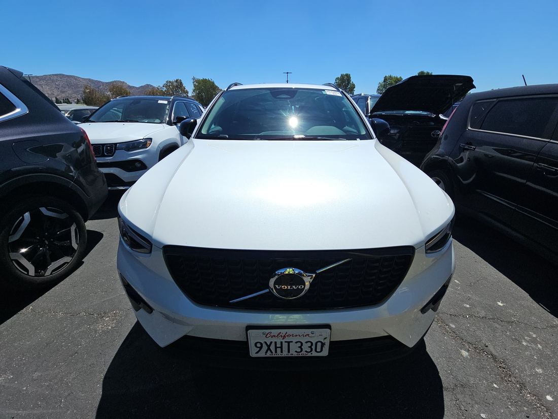 2026 Volvo Plus Dark