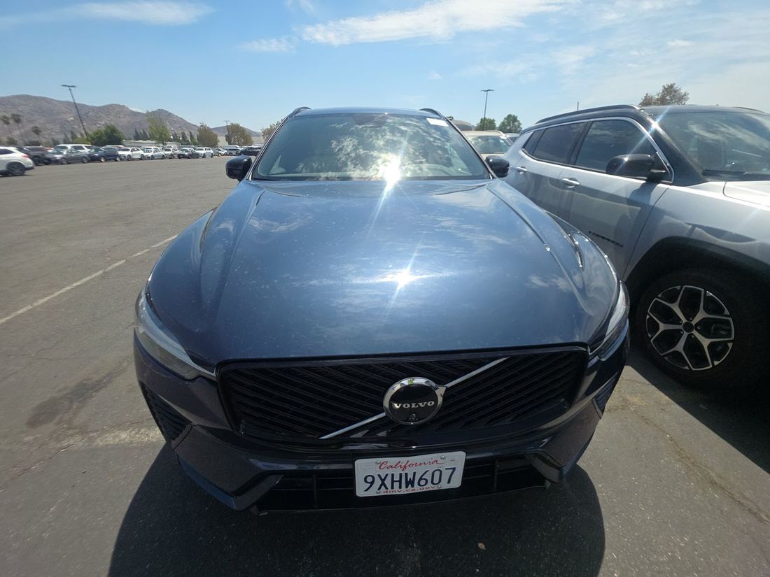 2026 Volvo Plus Dark