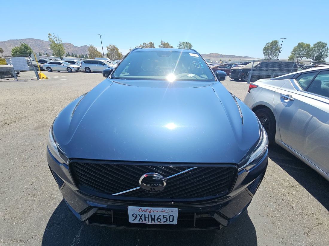 2026 Volvo Plus Dark