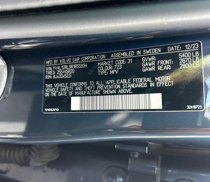 2024 Volvo Plus Dark